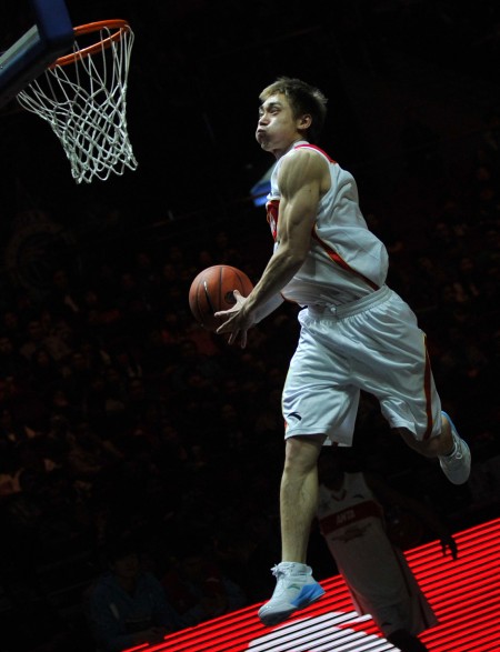 谌贻琴出席国家足球青训中心揭牌仪式（谌贻琴出席国家足球青训中心揭牌活动）