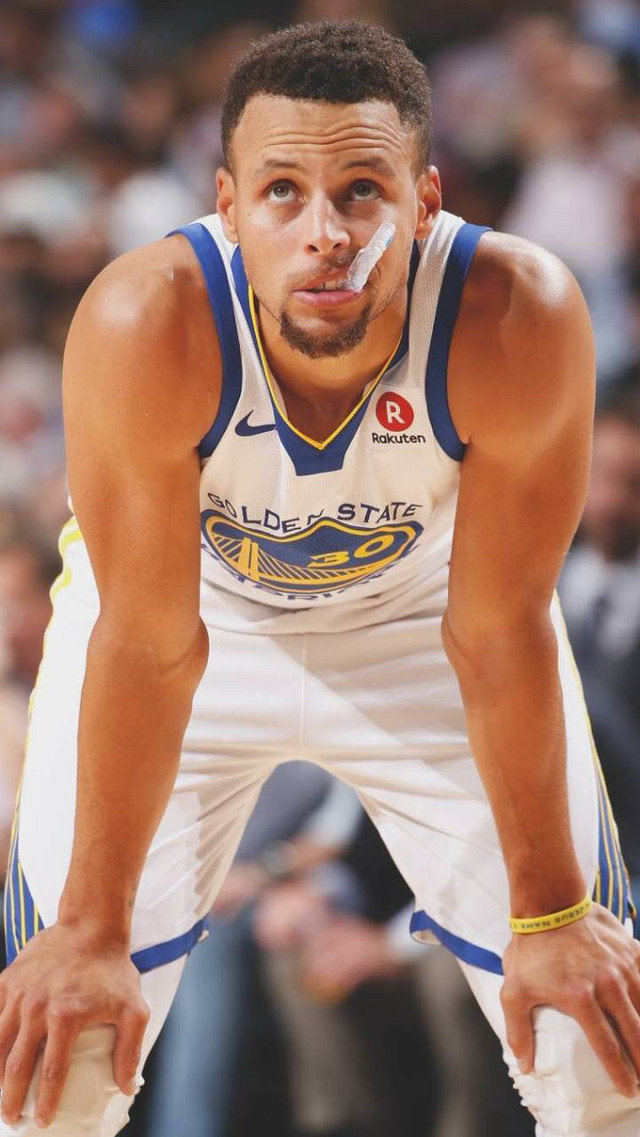 掘金约基奇豪取三双助球队连胜（约基奇砍下三双 率掘金延续连胜）