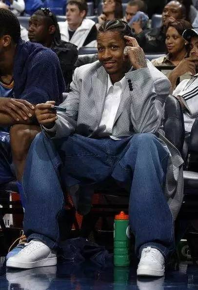 场均1.37分，执教至少10场欧冠的意大利教练中孔蒂成绩倒数第5（欧冠执教场均1.37分，孔蒂在10场以上的意大利主帅中仅列倒数第五）