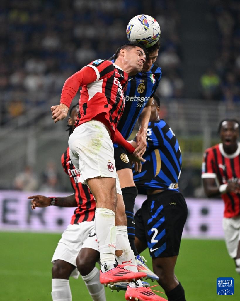 另一个半球的思念，奥斯卡晒出在家观看海港亚冠比赛照片（远隔重洋心系海港，奥斯卡晒在家观战亚冠照）