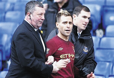 爽看，安菲尔德的观众凭一张门票能看两场红军vs毕包的友谊赛（安菲尔德福利：一张门票看两场红军对毕包友谊赛）