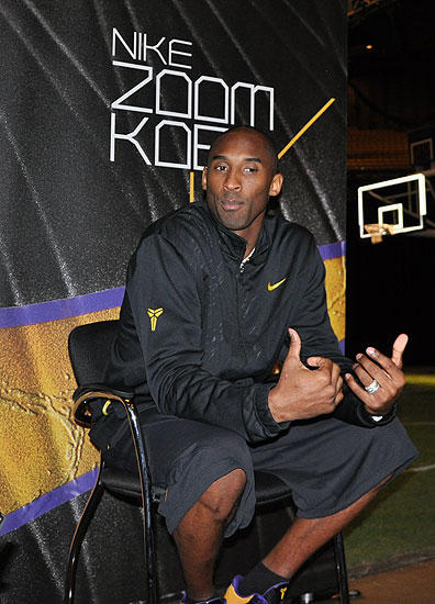 莫雷托：四五家英超中游俱乐部想引进埃永，还有一家有机会踢欧冠（莫雷托：多支英超中游球队追逐埃永，另有一队有望出战欧冠）